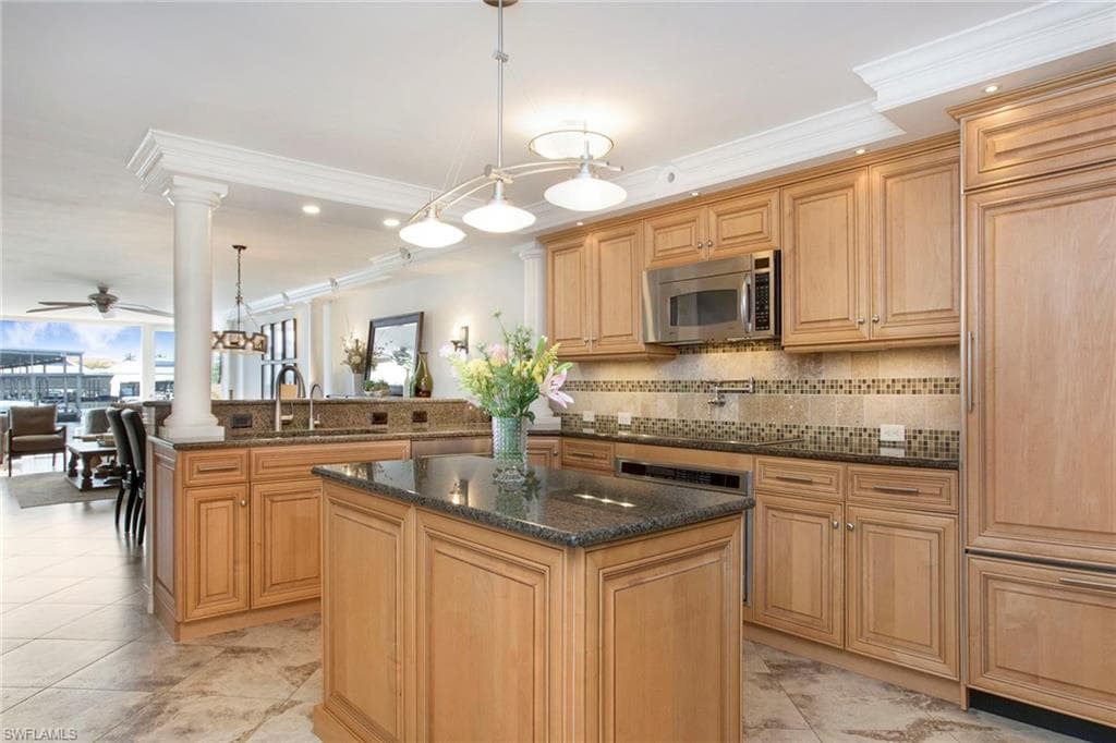 800 River Point Dr 319, Naples, FL 34102-11