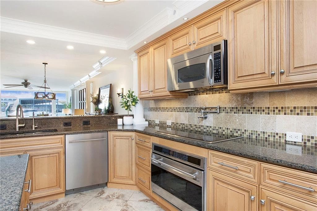 800 River Point Dr 319, Naples, FL 34102-14