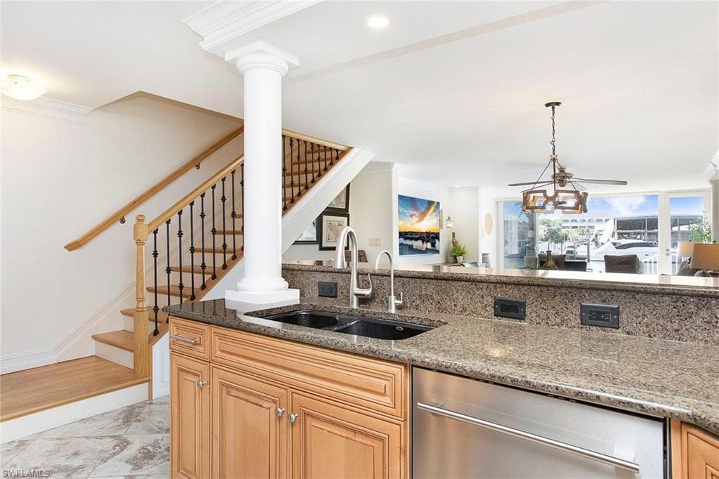 800 River Point Dr 319, Naples, FL 34102-15