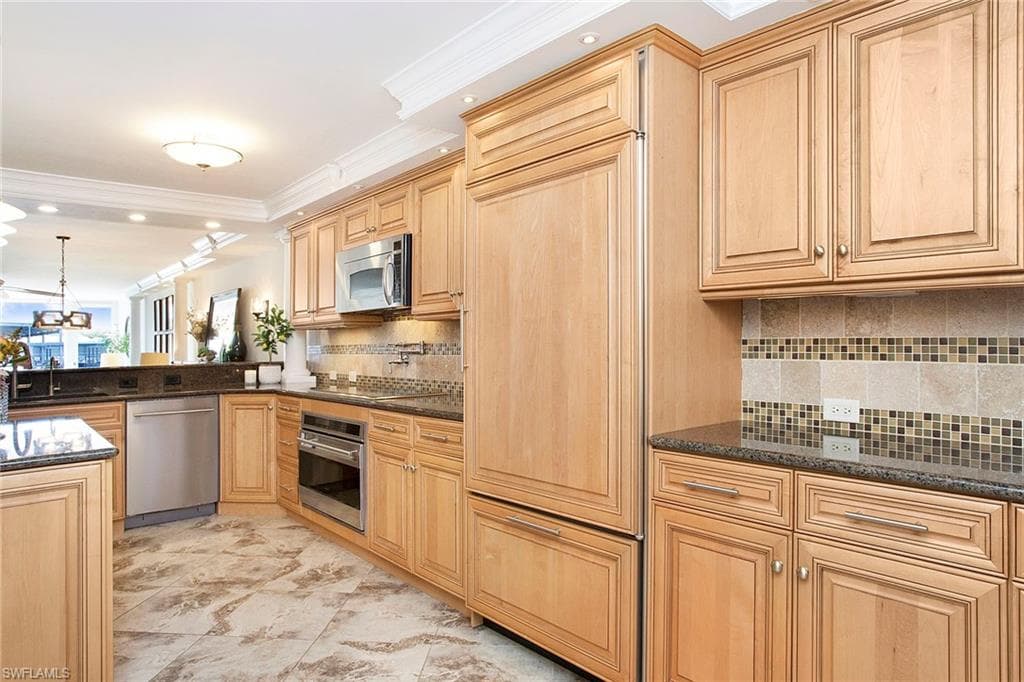 800 River Point Dr 319, Naples, FL 34102-16