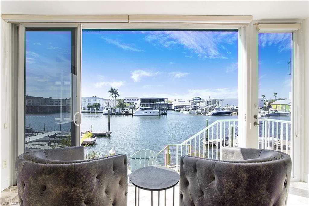 800 River Point Dr 319, Naples, FL 34102-1