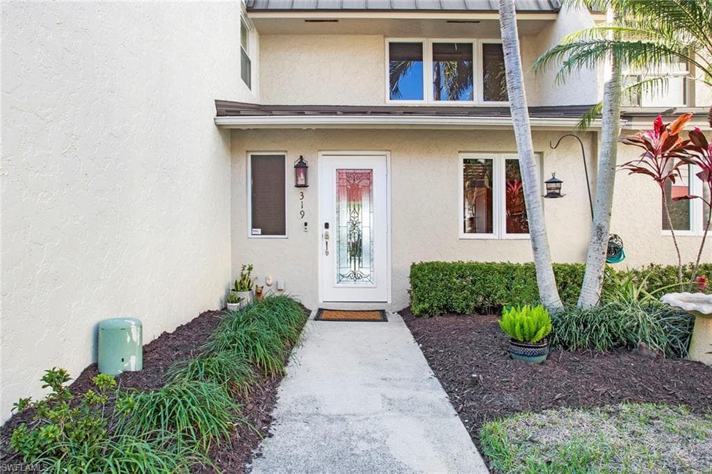 800 River Point Dr 319, Naples, FL 34102-42