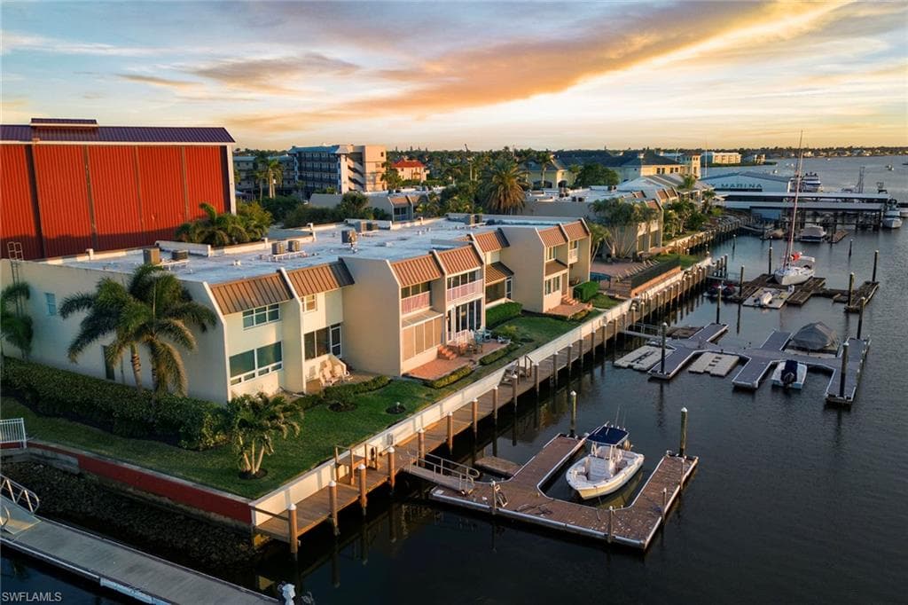 800 River Point Dr 319, Naples, FL 34102-48