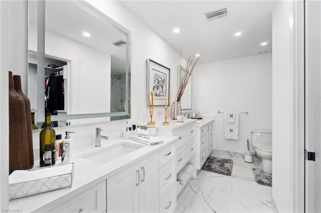 800 River Point Dr 212, Naples, FL 34102-25