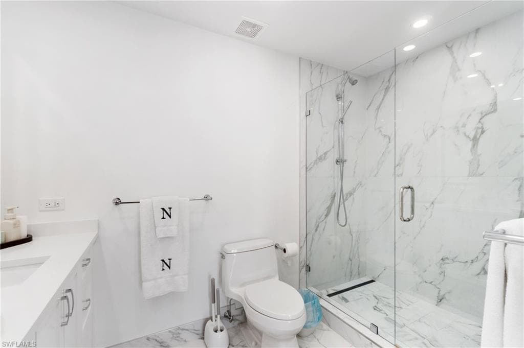 800 River Point Dr 212, Naples, FL 34102-26