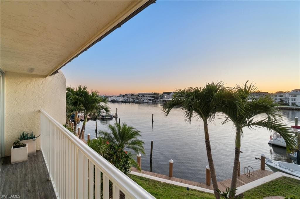 800 River Point Dr 212, Naples, FL 34102-31