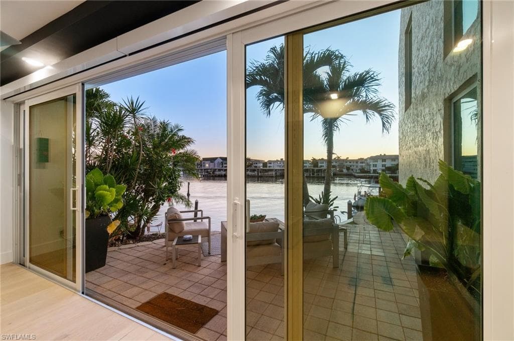 800 River Point Dr 212, Naples, FL 34102-32