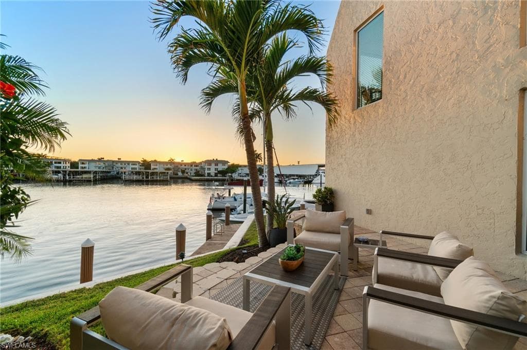 800 River Point Dr 212, Naples, FL 34102-33