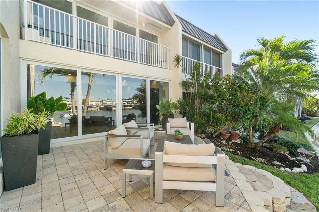 800 River Point Dr 212, Naples, FL 34102-39