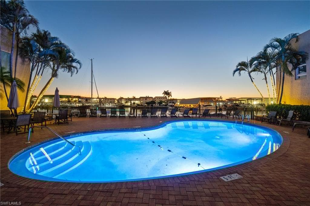 800 River Point Dr 212, Naples, FL 34102-40