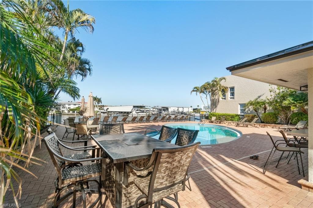 800 River Point Dr 212, Naples, FL 34102-42