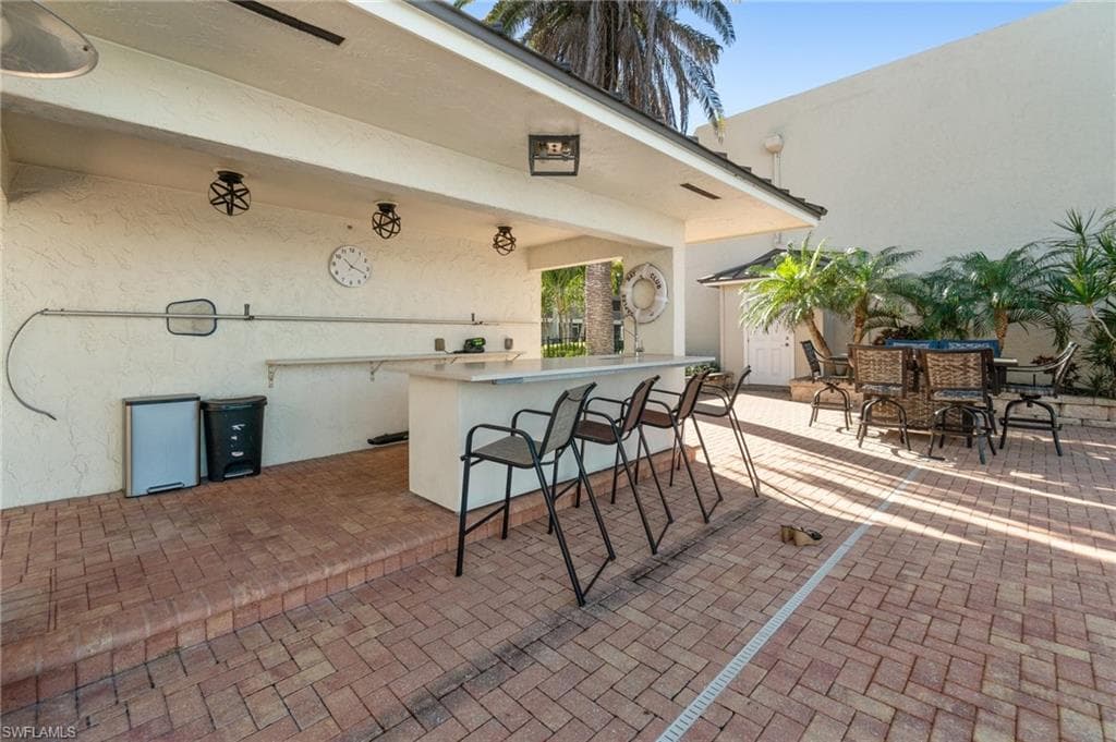 800 River Point Dr 212, Naples, FL 34102-43