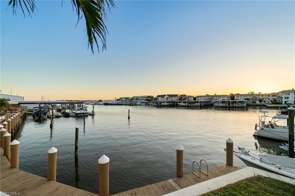 800 River Point Dr 212, Naples, FL 34102-45