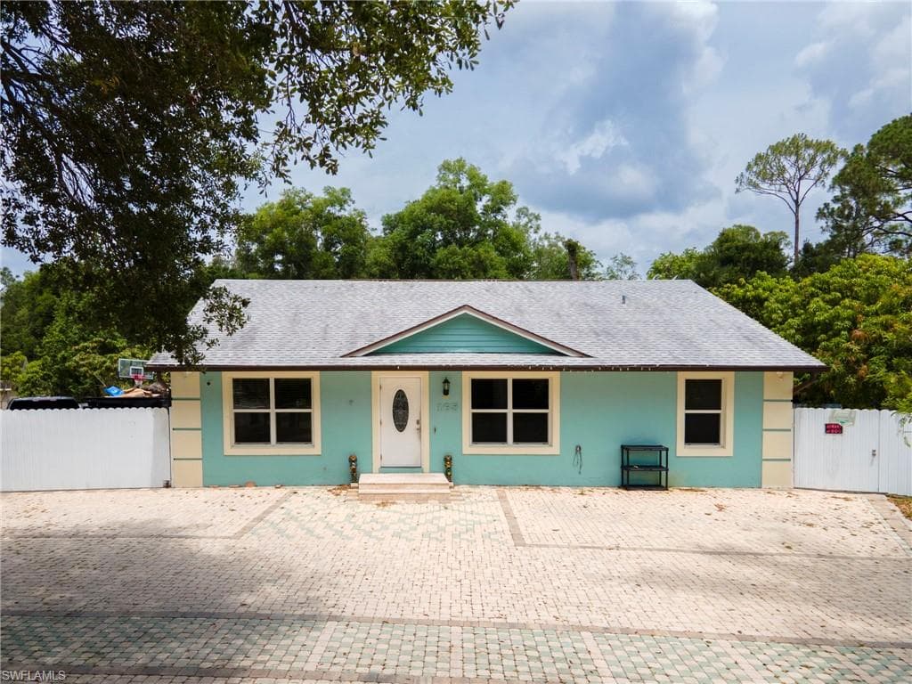 /property-images/225047967-2.jpg