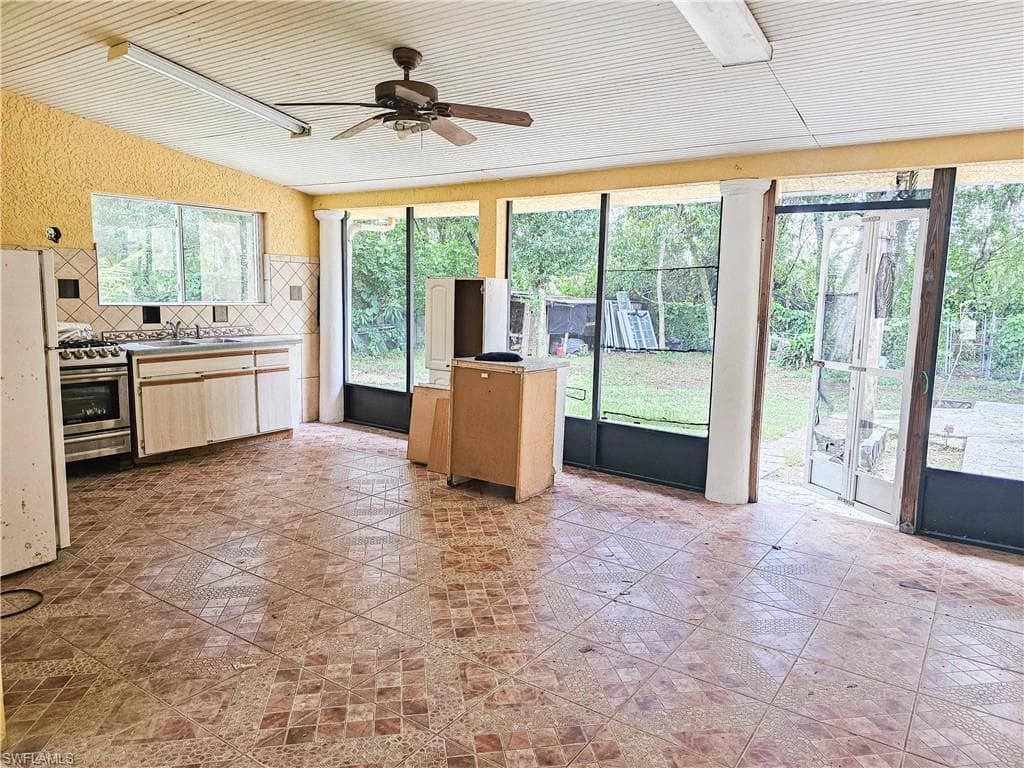 571 E Lincoln AVE, LABELLE FL 33935-16