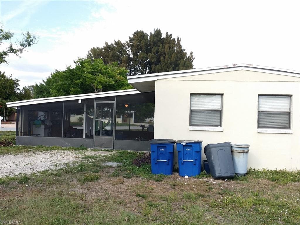 950 Lakeview DR, NORTH FORT MYERS FL 33903-26