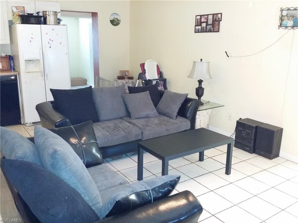950 Lakeview DR, NORTH FORT MYERS FL 33903-1