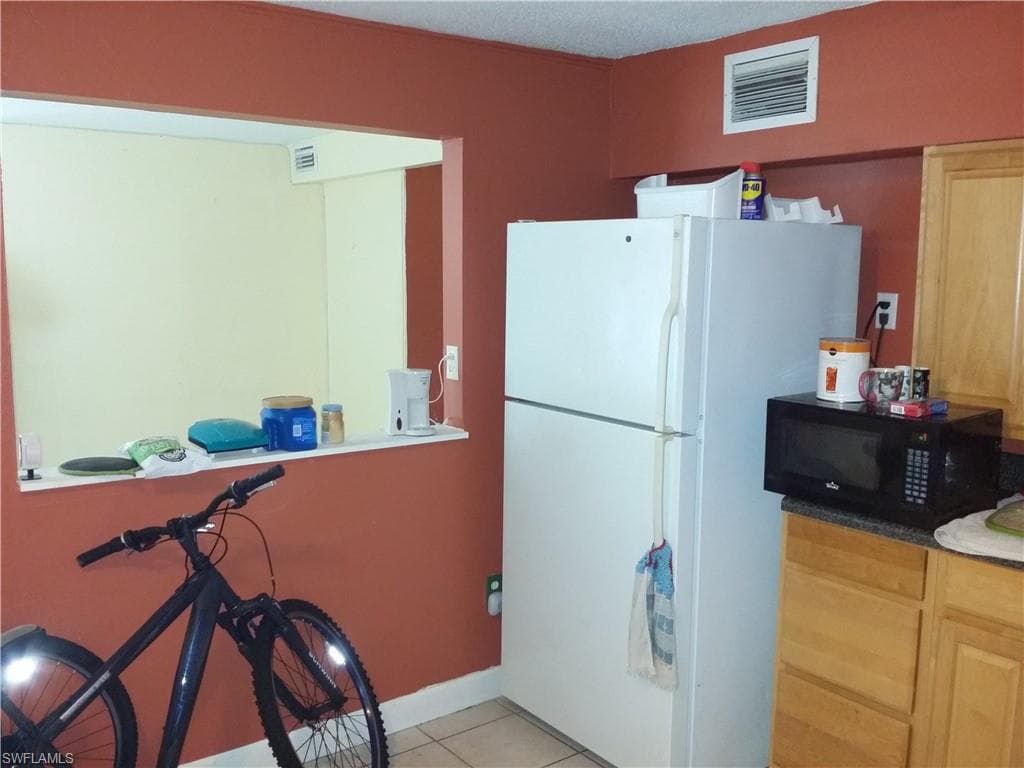950 Lakeview DR, NORTH FORT MYERS FL 33903-12