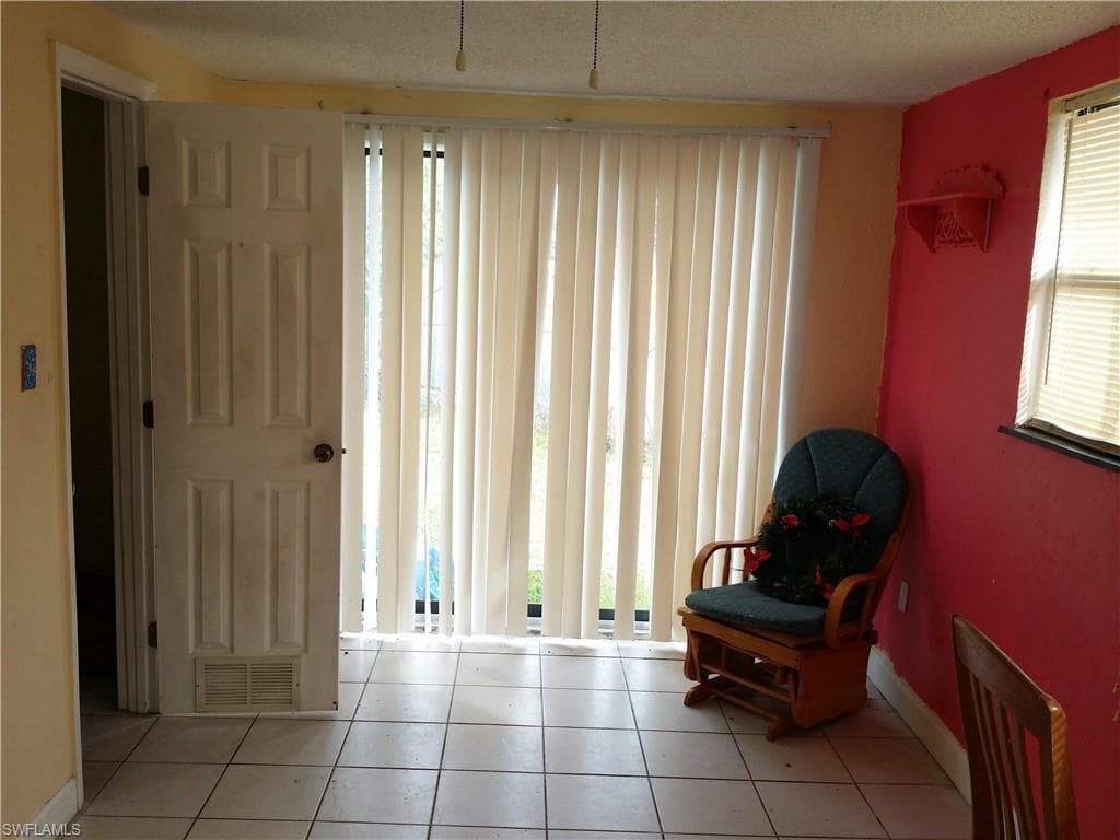 950 Lakeview DR, NORTH FORT MYERS FL 33903-16