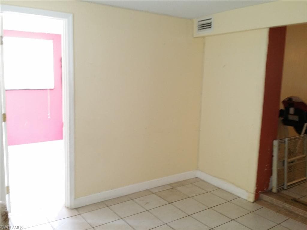 950 Lakeview DR, NORTH FORT MYERS FL 33903-15