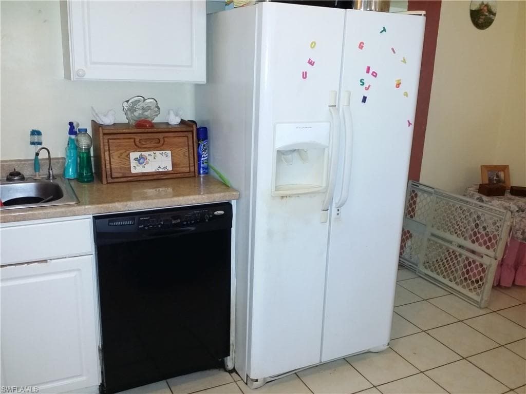 950 Lakeview DR, NORTH FORT MYERS FL 33903-6