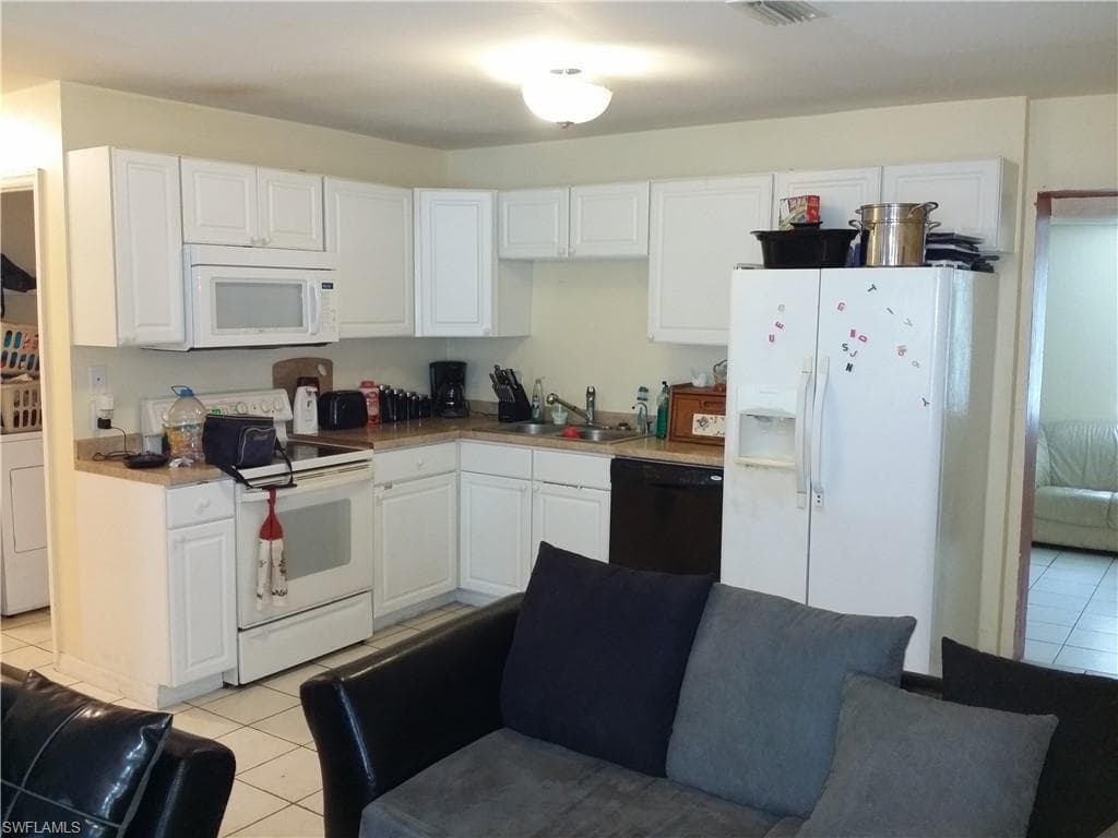 950 Lakeview DR, NORTH FORT MYERS FL 33903-2