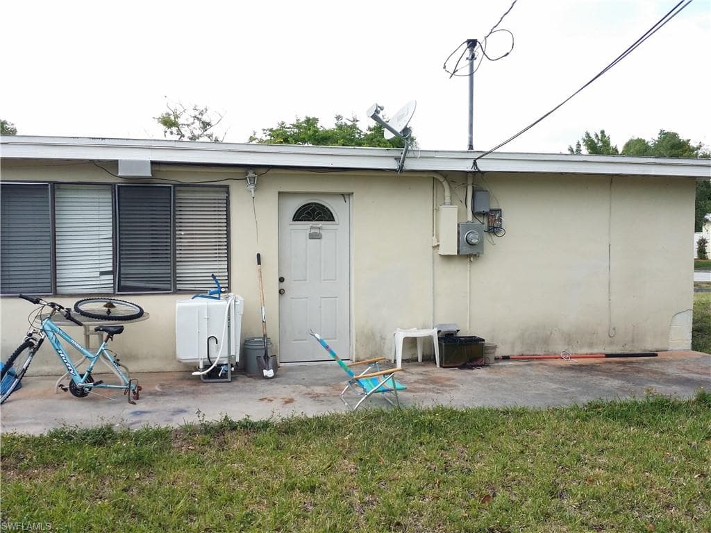 950 Lakeview DR, NORTH FORT MYERS FL 33903-27