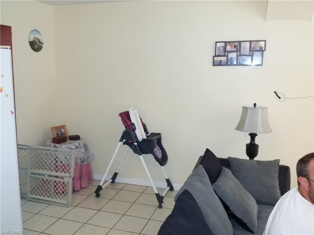 950 Lakeview DR, NORTH FORT MYERS FL 33903-8