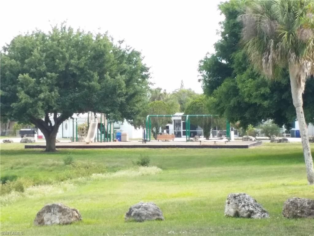 950 Lakeview DR, NORTH FORT MYERS FL 33903-33