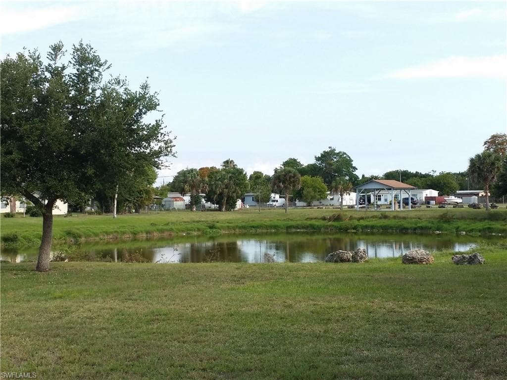 950 Lakeview DR, NORTH FORT MYERS FL 33903-32