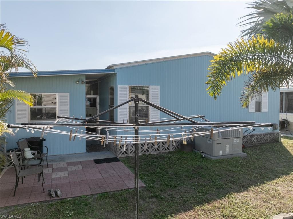 16045 Hibiscus WAY, NORTH FORT MYERS FL 33903-26