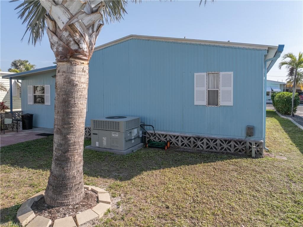 16045 Hibiscus WAY, NORTH FORT MYERS FL 33903-25
