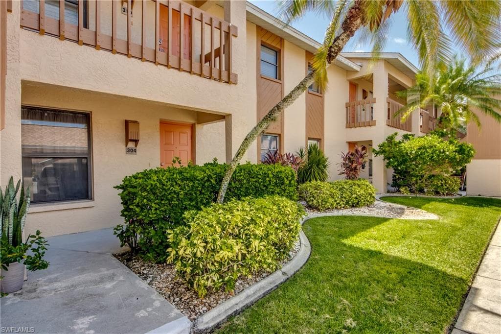 15350 Moonraker CT # 304, NORTH FORT MYERS FL 33917-1
