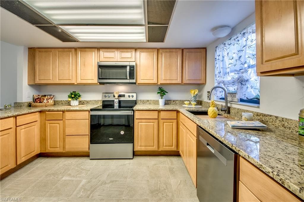 15350 Moonraker CT # 304, NORTH FORT MYERS FL 33917-4