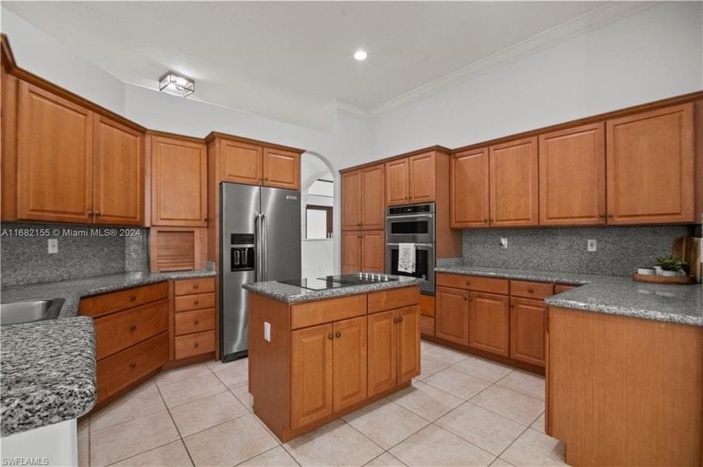 9663 SW 122 ST, MIAMI FL 33176-21