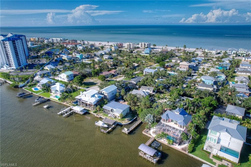 119 Sabal DR, FORT MYERS BEACH FL 33931-30