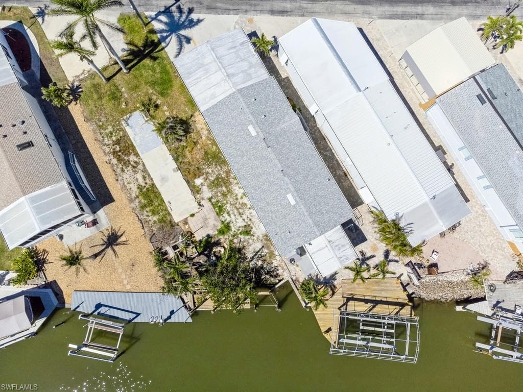 12 Nancy LN, FORT MYERS BEACH FL 33931-2