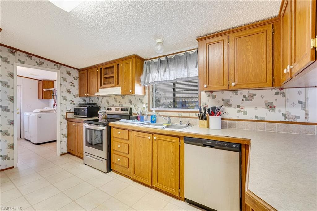 8269 Penny DR, NORTH FORT MYERS FL 33917-6