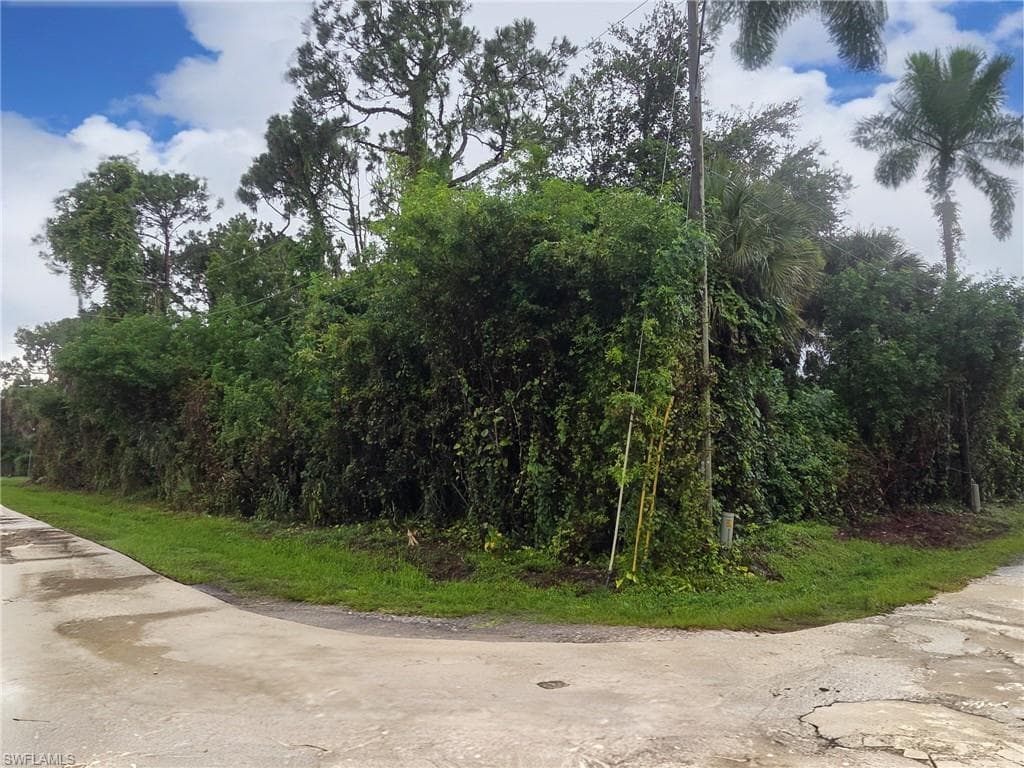 520 Santa Cruz ST, NORTH FORT MYERS FL 33903-3