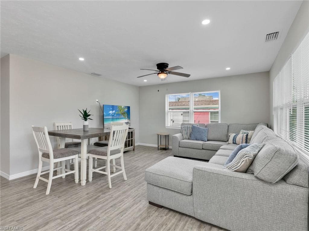 195 Hibiscus DR, FORT MYERS BEACH FL 33931-6