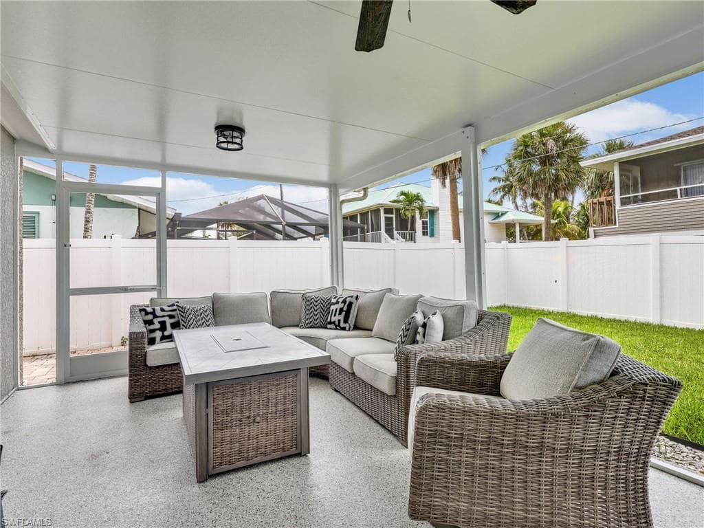 195 Hibiscus DR, FORT MYERS BEACH FL 33931-23