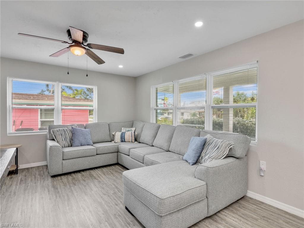 195 Hibiscus DR, FORT MYERS BEACH FL 33931-9