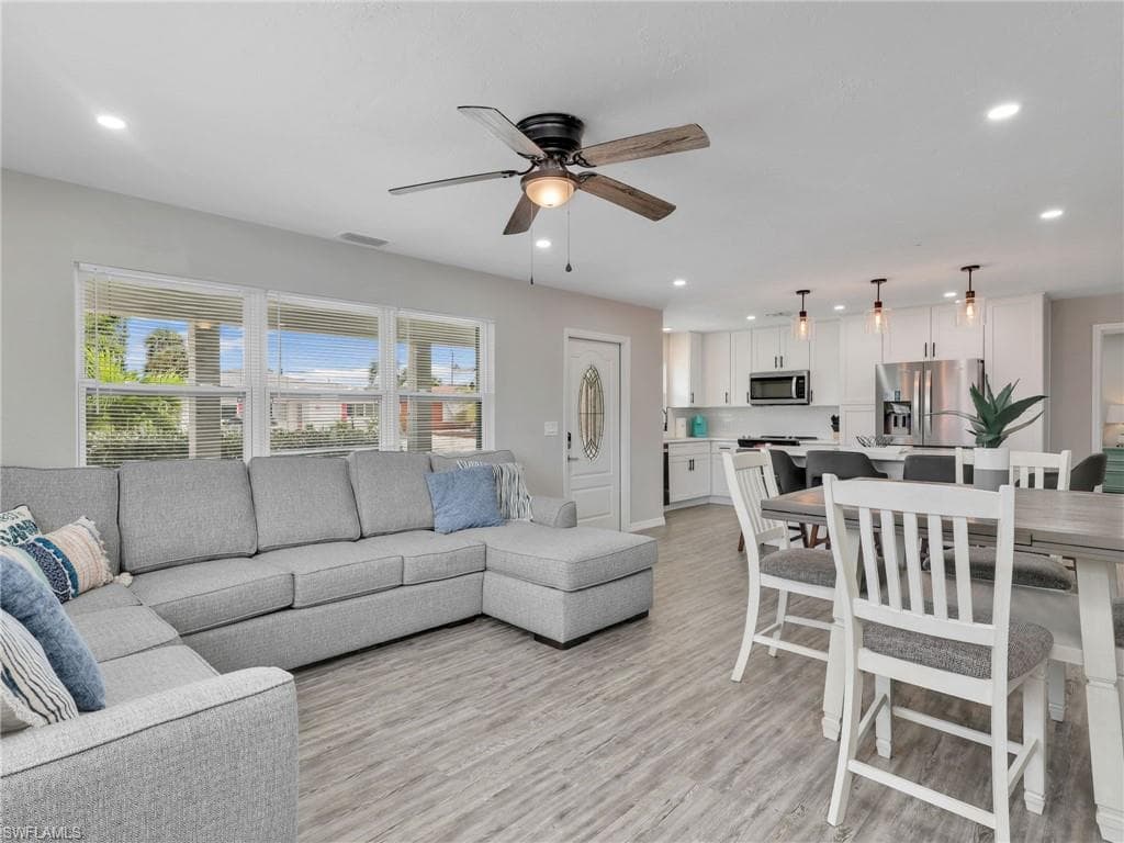 195 Hibiscus DR, FORT MYERS BEACH FL 33931-10