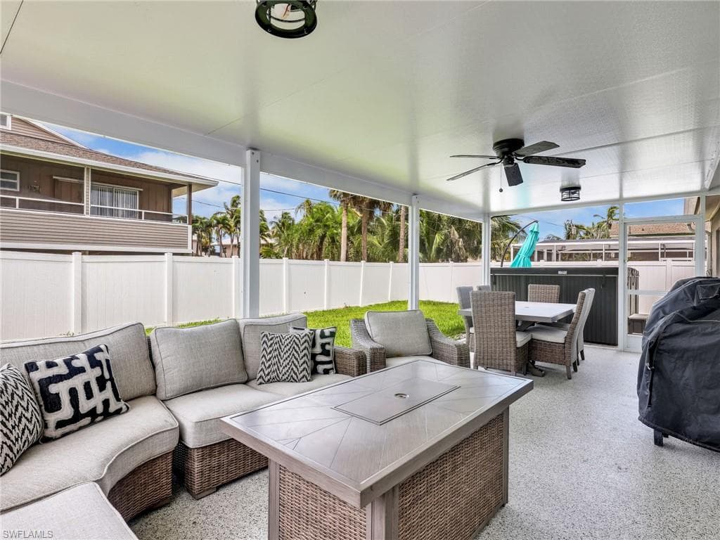 195 Hibiscus DR, FORT MYERS BEACH FL 33931-24