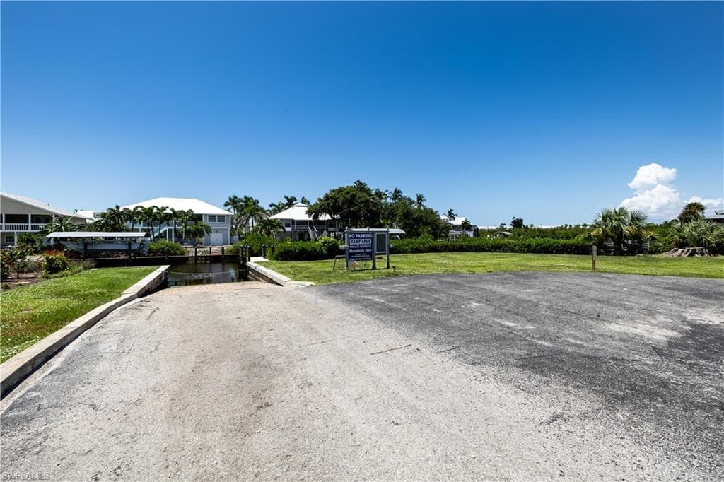 7841 Breakwater CT-33