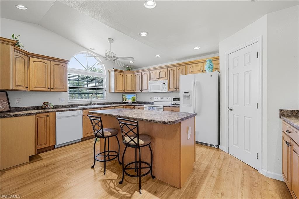 7841 Breakwater CT-3