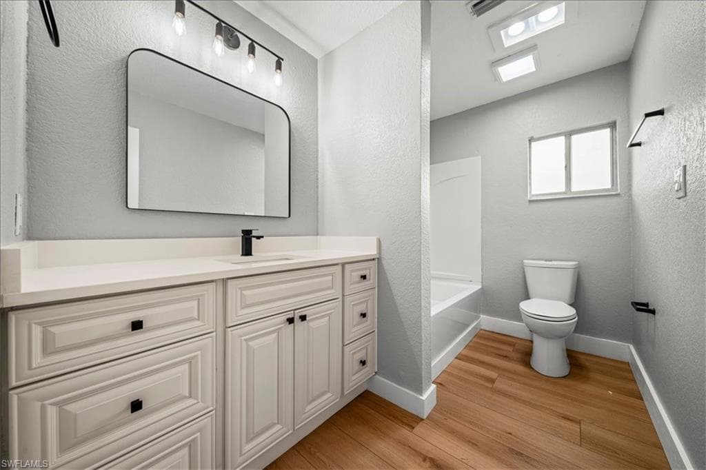 17042 Wayzata CT-22