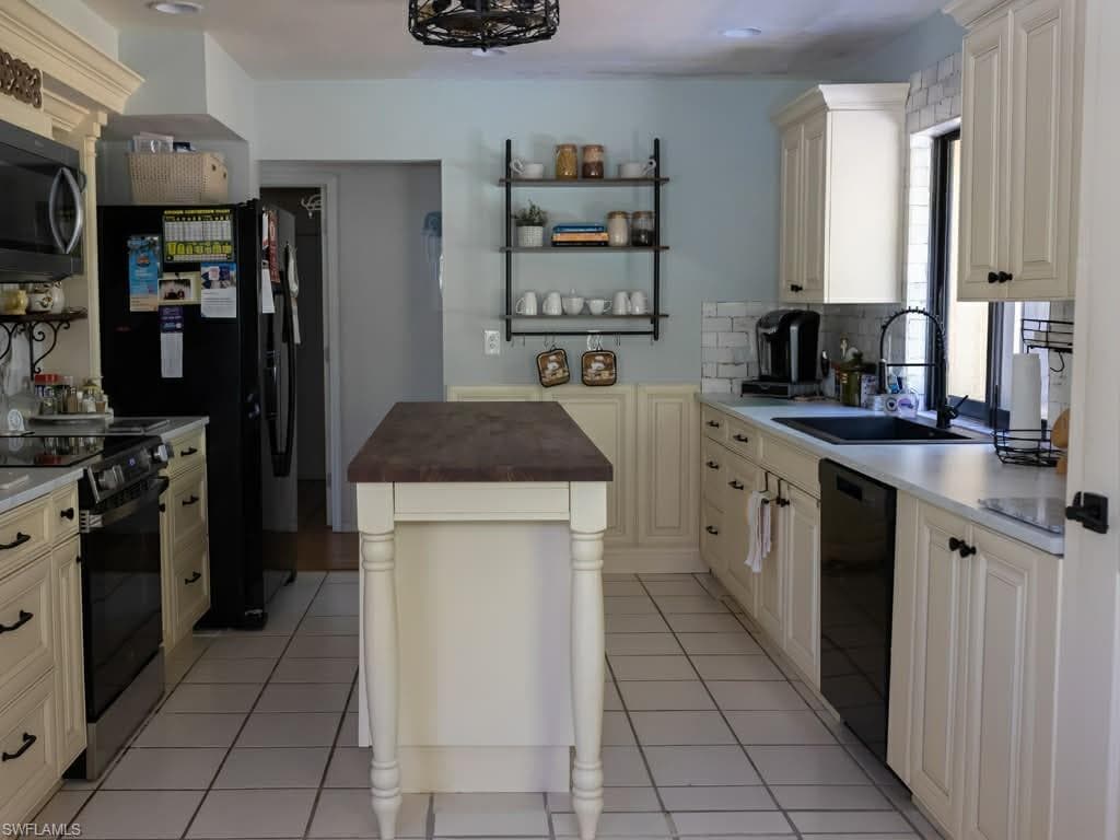 7841 Deni DR, NORTH FORT MYERS FL 33917-5