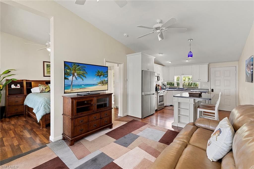 611 Palm AVE # H36, GOODLAND FL 34140-8