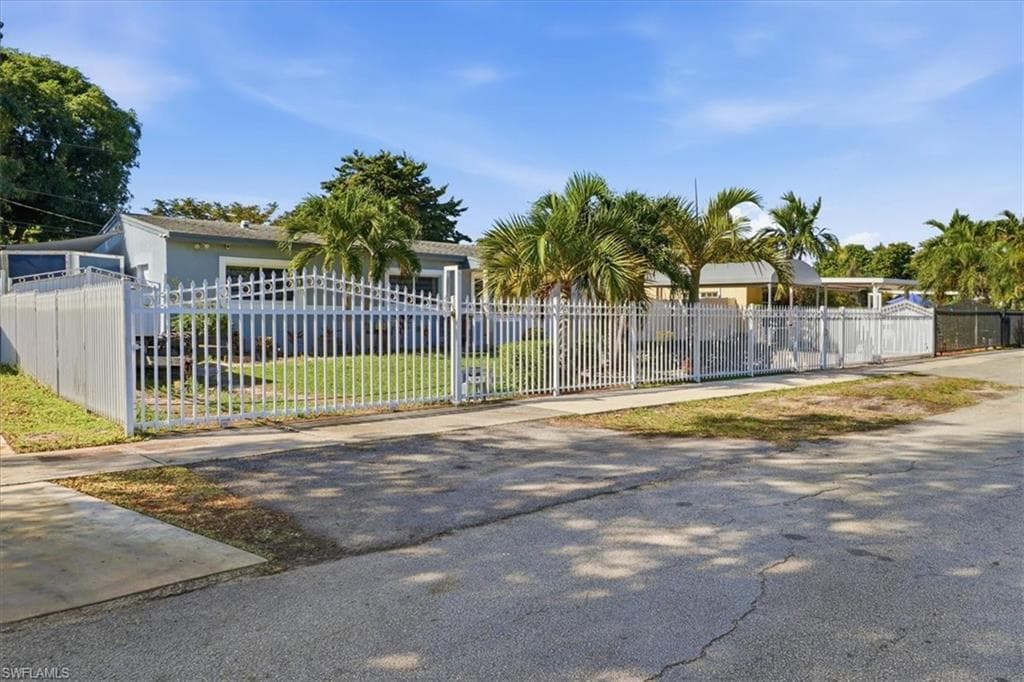 6800 SW 28th AVE, MIAMI FL 33147-1